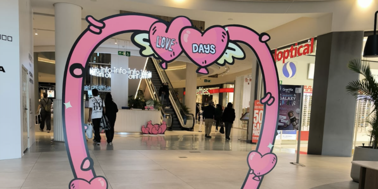 Gran Vía celebra San Valentín con bombones, tarjetas regalo, descuentos y un Iphone 15