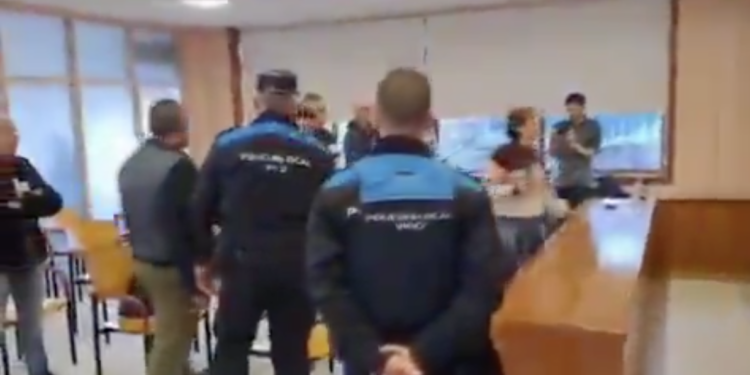 Vuelven las listas negras al Concello: veto durante dos meses a siete trabajadores de Vitrasa