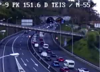 Retenciones en ambos sentidos de la AP-9 a la altura de Teis por dos accidentes