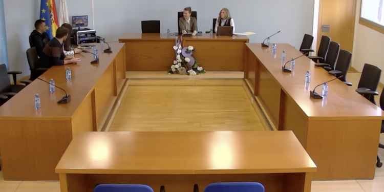 La Corporación de Salceda planta a la alcaldesa para protestar contra el horario del pleno