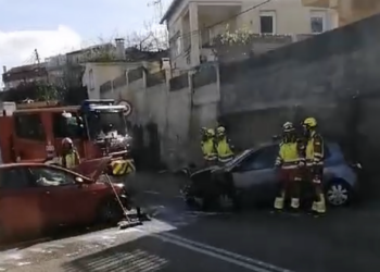 Dos heridos en Coruxo tras la colisión frontal de dos vehículos