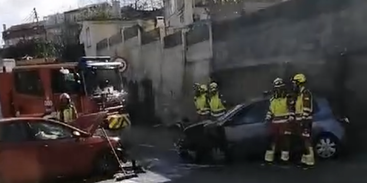 Dos heridos en Coruxo tras la colisión frontal de dos vehículos