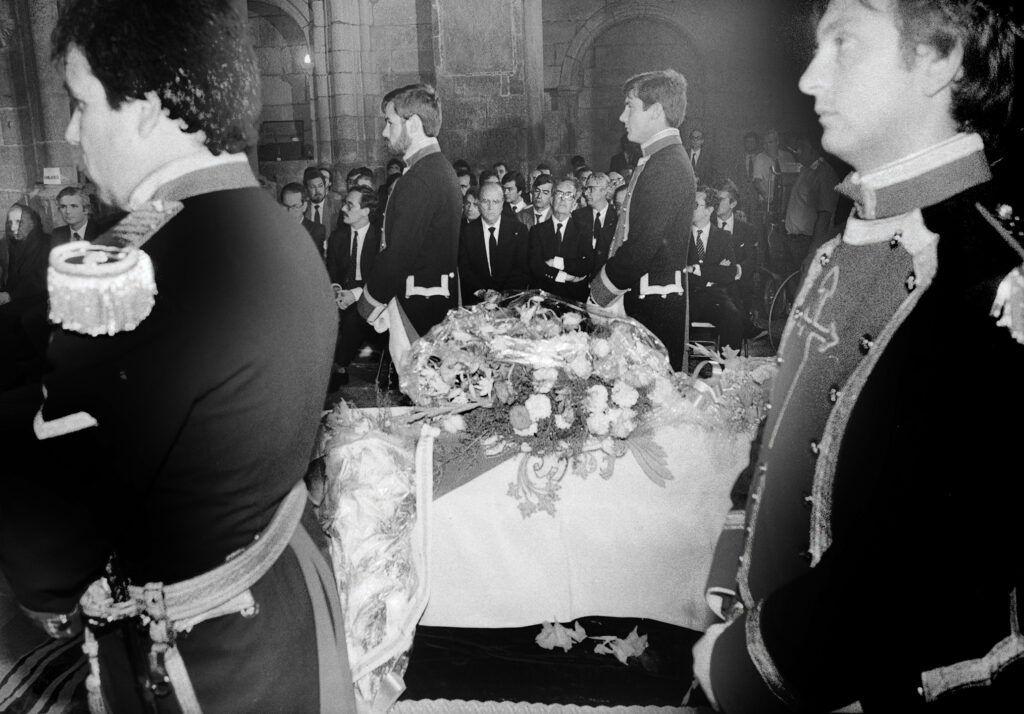 El féretro de Castelao en San Domingos de Bonaval. ©Xan Carballa/Museo de Pontevedra.