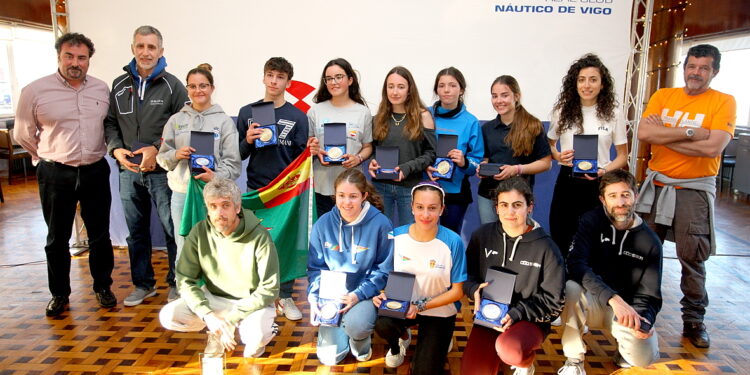 Pablo Cabello e Iria Eguía repiten título en el Trofeo Ría de Vigo de Vaurien, en el que el patrón vigués nunca falla