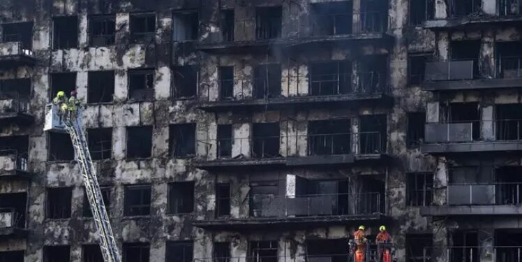 Los bomberos de Vigo advierten de que no podrían enfrentarse a un incendio como el de Valencia