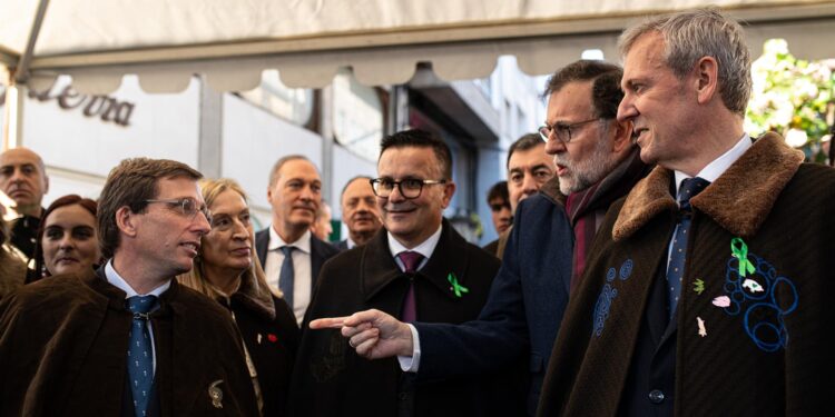 Baño de masas, cocido y aplausos a Don Cocho: el plan de domingo de Rueda al que se sumó Pontón post manifestación