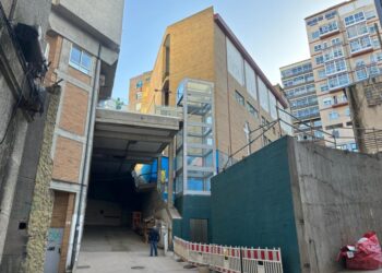 Instalado ya el ascensor que une Travesía de Vigo con Aragón