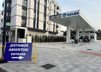 Primer día de la polémica gasolinera «low cost» de Tomás Alonso aunque sin los precios más bajos