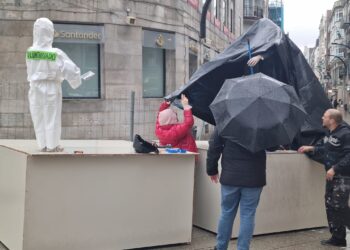 El Entroido de Vigo planta cara a Karlotta: el Meco subirá al trono en la Porta do Sol