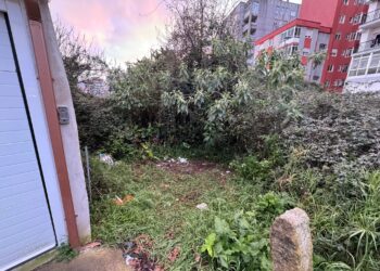 Hallan un cadáver desmembrado metido en una maleta en un solar de Vigo