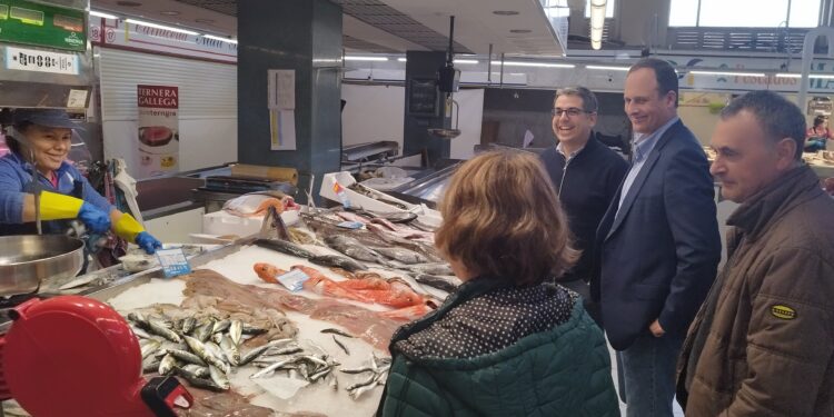 Visita portuaria al mercado de Teis