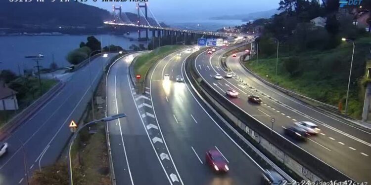 Alerta por un coche en llamas en el puente de Rande