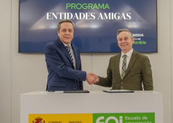 Asime entra en el círculo de amigos de la Escuela de Organización Industrial