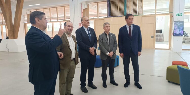 Besteiro promete que las primeras matrículas de másteres y asignaturas de grado serán gratis