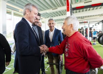Promesa de un bono de 100 euros para mayores deportistas y visita al ‘gym’: el quinto día de Rueda en campaña