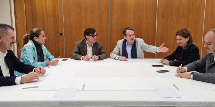 Salvador Illa llama a acabar con «la resignación» en Galicia para abrir «una etapa nueva»