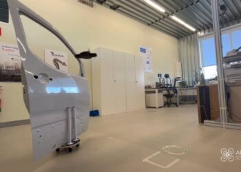 La Universidad de Vigo investiga cómo integrar drones autónomos en plantas de producción de automóviles