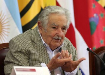 Pepe Mujica, expresidente de Uruguay, pide a los gallegos de «allá y acá» que voten a Pontón