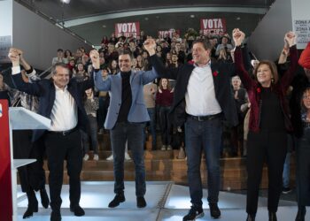 Sánchez reivindica a Besteiro: «No nos jugamos el futuro de Feijóo, sino el de Galicia»