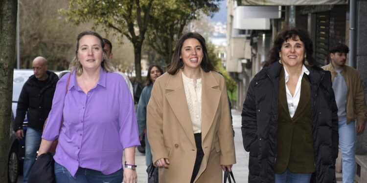 Irene Montero pide dar «fuerza» a Podemos porque PSOE y BNG ya gobernaron y «algunas cosas no han cambiado»