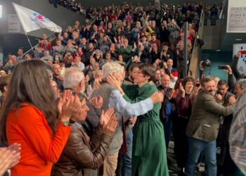 Pontón proclama en Vigo la «unidad»: «Un pueblo, unido, jamás será vencido»