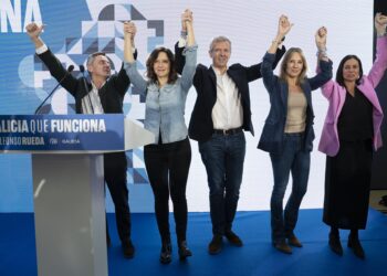 Ayuso llama a parar en Galicia el «proyecto de desmembramiento de España» organizado por Sánchez