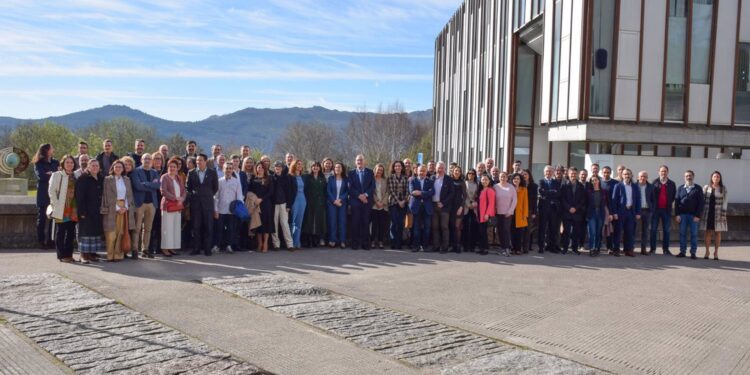 Casi un centenar de docentes catedráticos y titulares toman posesión en la Universidad de Vigo