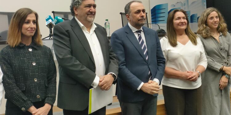 La Xunta afea al Gobierno que lance el debate de las guardias de 24 horas «sin reflexión» y fuera del «foro adecuado»