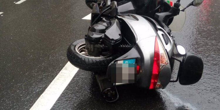 Interceptados en Vigo dos conductores que quintuplicaban la tasa de alcohol permitida, uno de ellos tras caer de su moto