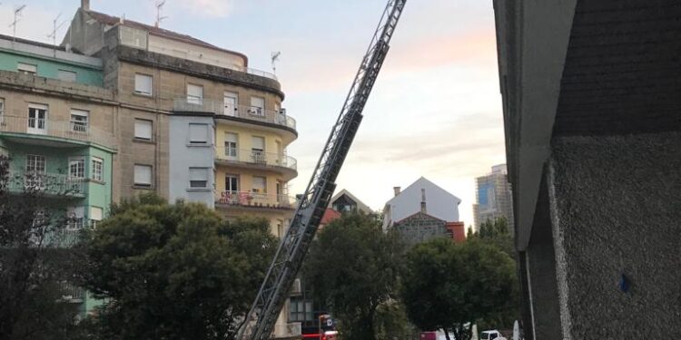 Bomberos de Vigo alertan de la «cuestionable» reforma para tener una nueva escalera de 65 metros