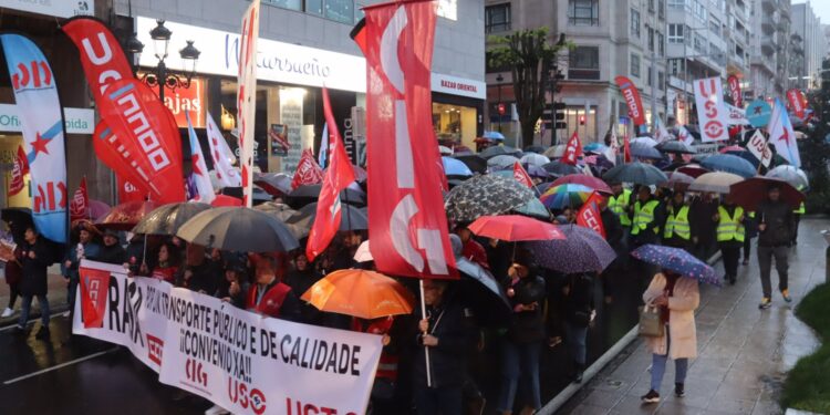 Multitudinaria manifestación en Vigo para reclamar la actualización del convenio de Vitrasa