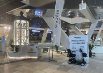 Vialia prestará un scooter eléctrico a personas con movilidad reducida para desplazarse por el centro comercial