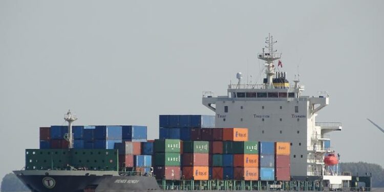 El Puerto refuerza su conexión con Sudamérica con una nueva línea marítima que traerá fruta y pescado congelado