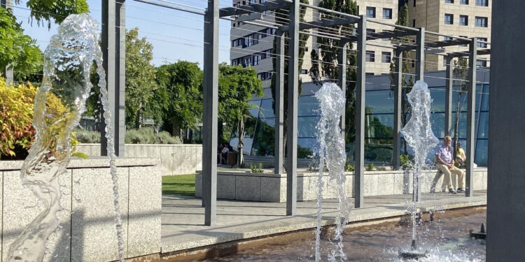 Fuentes centro comercial Gran Vía de Vigo