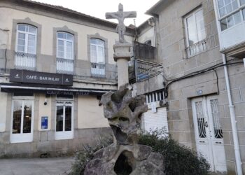 Mondariz recupera a Cruz da Igrexa e o Cruceiro da Praza Domingo Blanco Lage