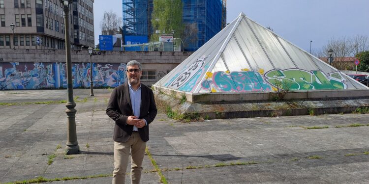 El PP de Vigo exige a Caballero eliminar la «escombrera» de la plaza de la calle Coruña