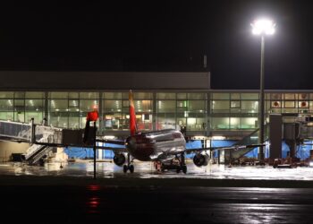 Un rayo causa averías en equipos de radio del aeropuerto de Vigo y en una casa