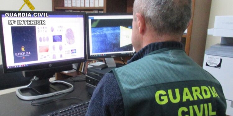 Detenido por un robo en la cofradía de pescadores de Sanxenxo