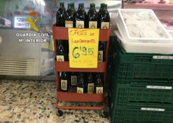 Aflora un mercado negro del oro líquido: la Guardia Civil confisca 1.573 litros de aceite de oliva