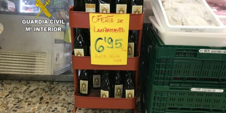 Aflora un mercado negro del oro líquido: la Guardia Civil confisca 1.573 litros de aceite de oliva