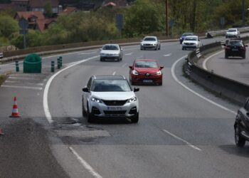 Cientos de «fochancas» colonizan la A-55: así está la lamentable y bochornosa autovía entre Vigo y Porriño