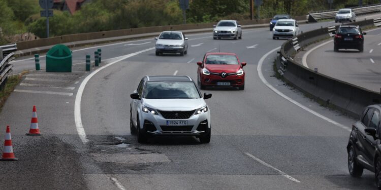 Cientos de «fochancas» colonizan la A-55: así está la lamentable y bochornosa autovía entre Vigo y Porriño