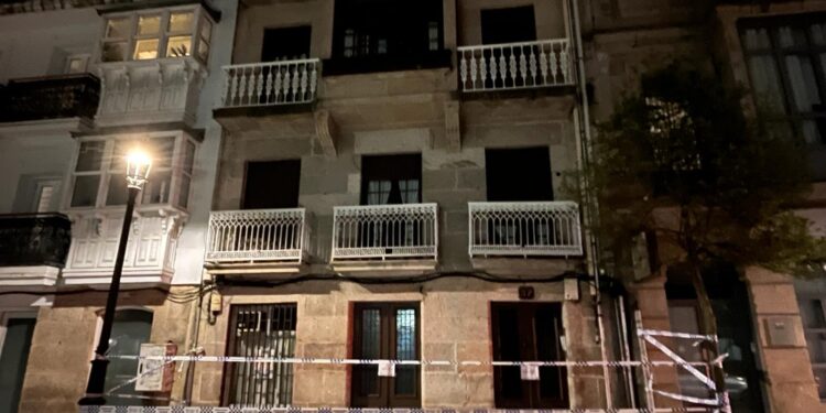 Precintado un edificio en Vigo tras inundarse por una fuga de agua