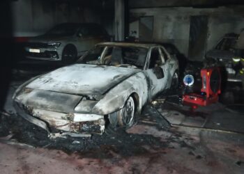 Un incendio de madrugada obliga a desalojar tres bloques de un edificio en Salvaterra de Miño