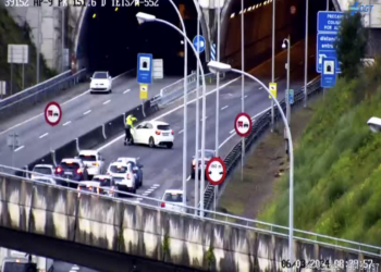 Retenciones en la AP-9 sentido Tui por un accidente en la entrada de los túneles de A Madroa