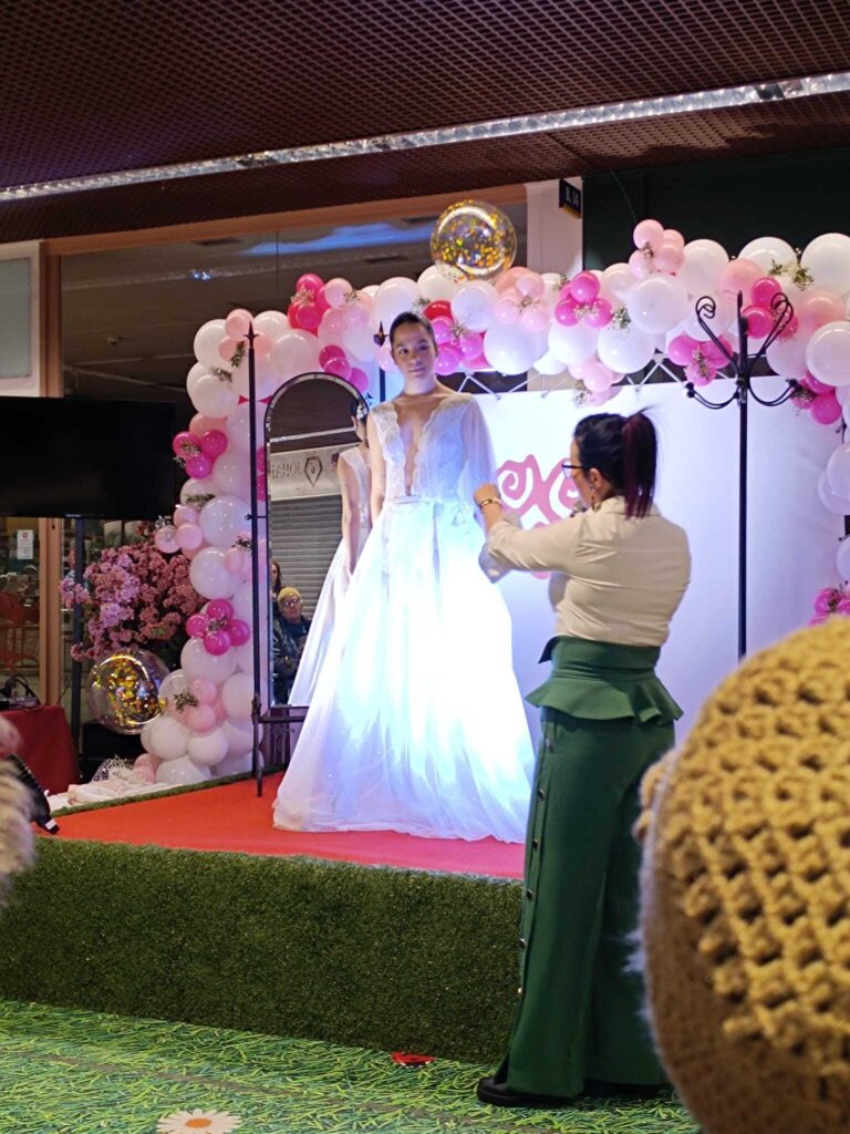 Emotivo fin de semana de bodas en el Centro Comercial Camelias: moda, amor y diversión