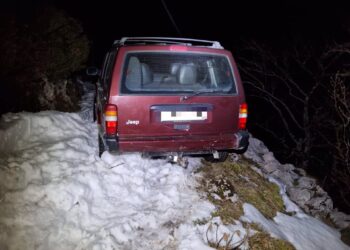 Rescatan a un matrimonio de Vigo atrapado por la nieve en una pista forestal de Liébana