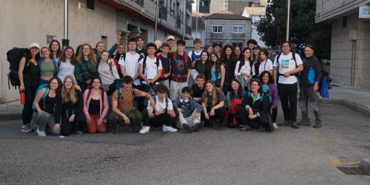 Cuarenta adolescentes de cuatro continentes comparten el Camino desde O Porriño