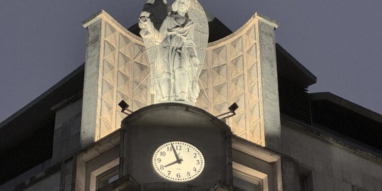 El ángel del carillón