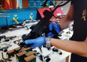 Un vecino de Ponteareas se enfrenta a 6 años y medio de prisión por tener en casa 84 armas de fuego sin permiso